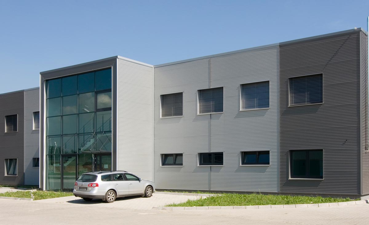 Außenraffstores an fenstern